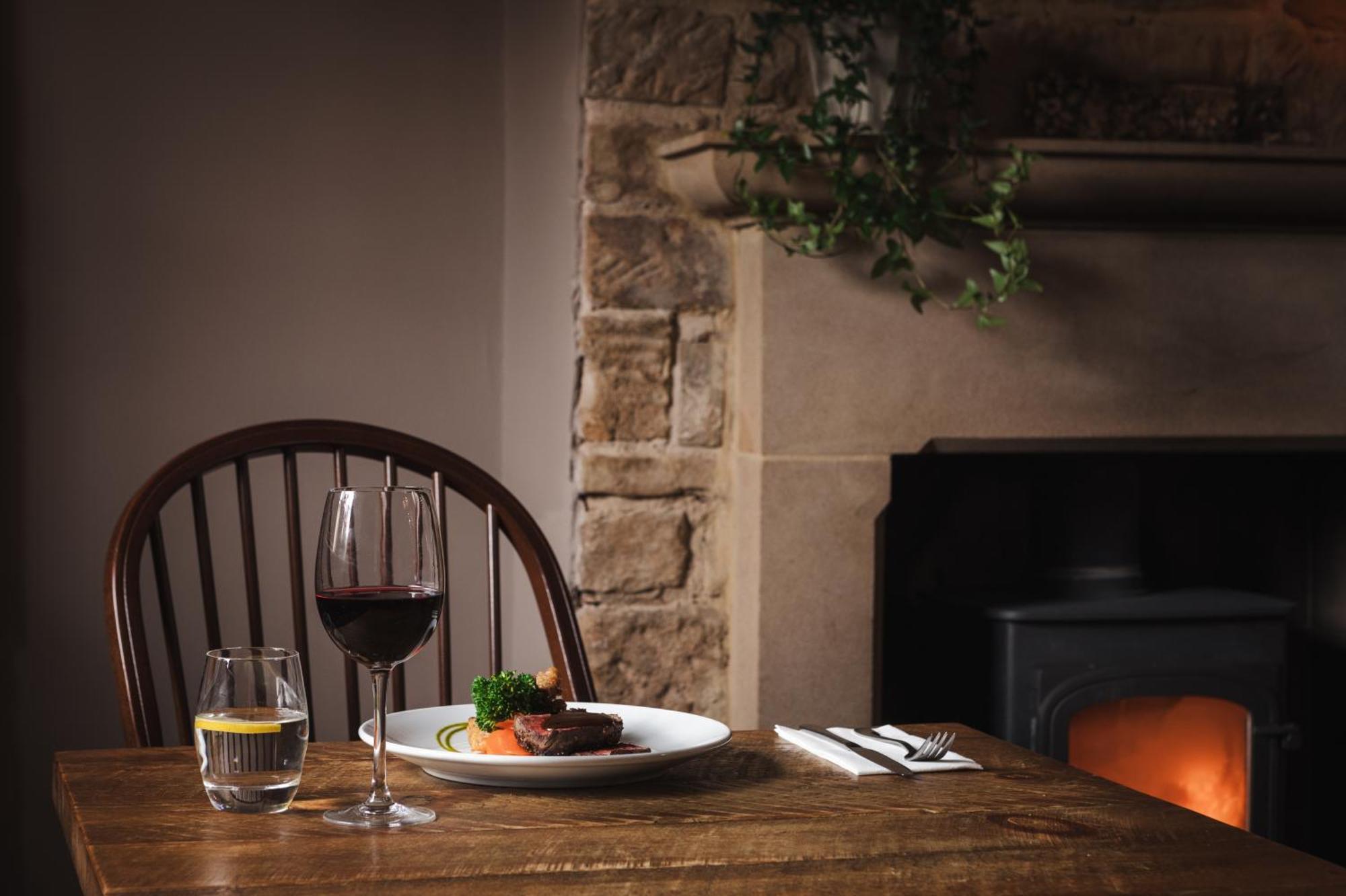The Pilsley Inn - Chatsworth Баслоу Екстер'єр фото
