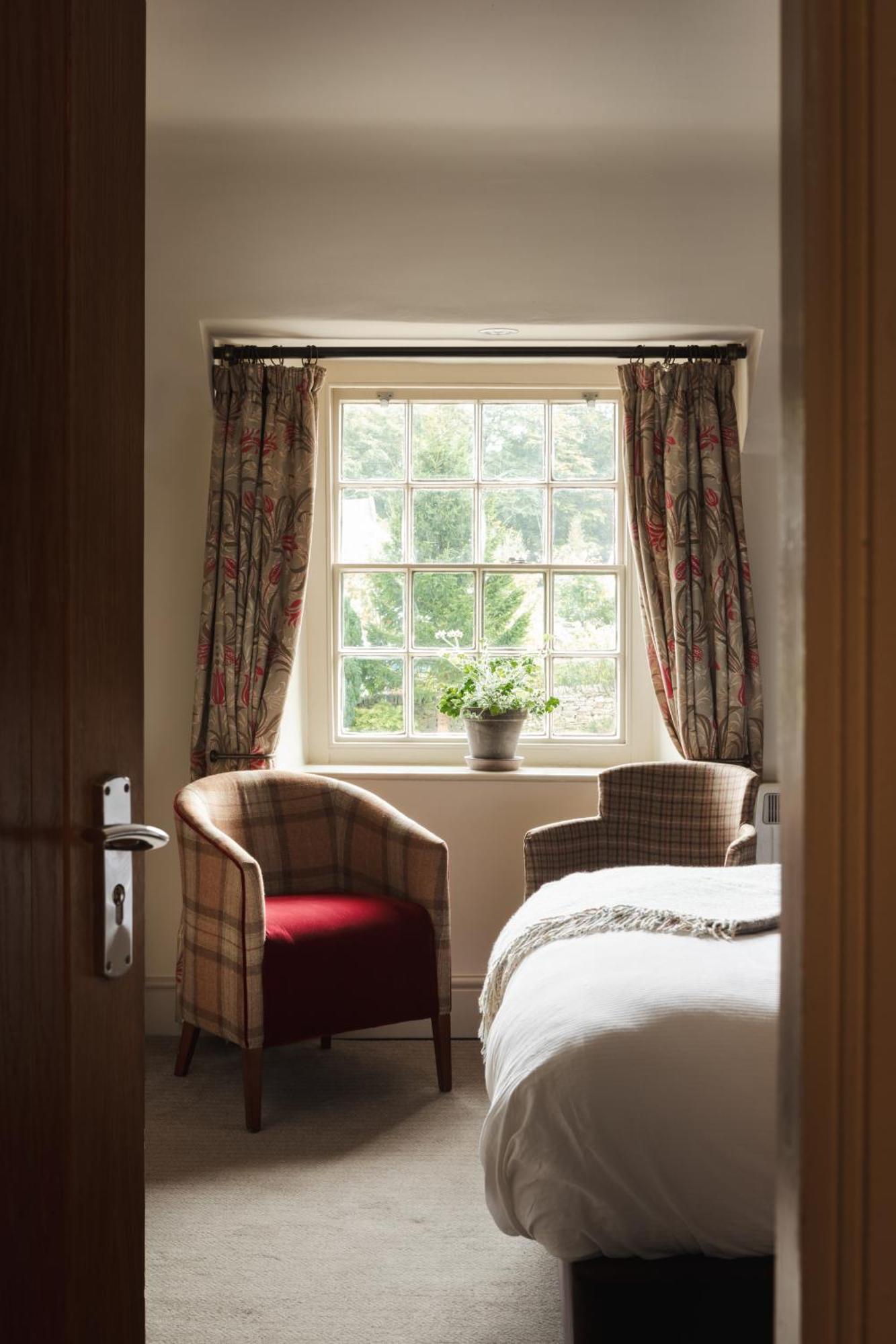 The Pilsley Inn - Chatsworth Баслоу Екстер'єр фото